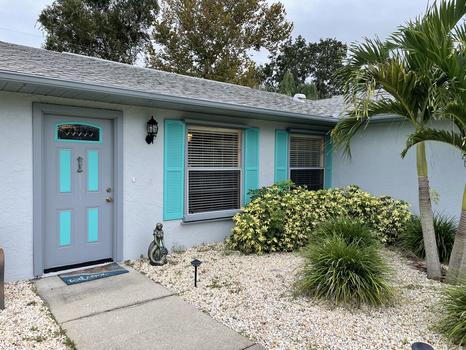 2219 Umbrella Tree Dr in Edgewater, FL - Building Photo