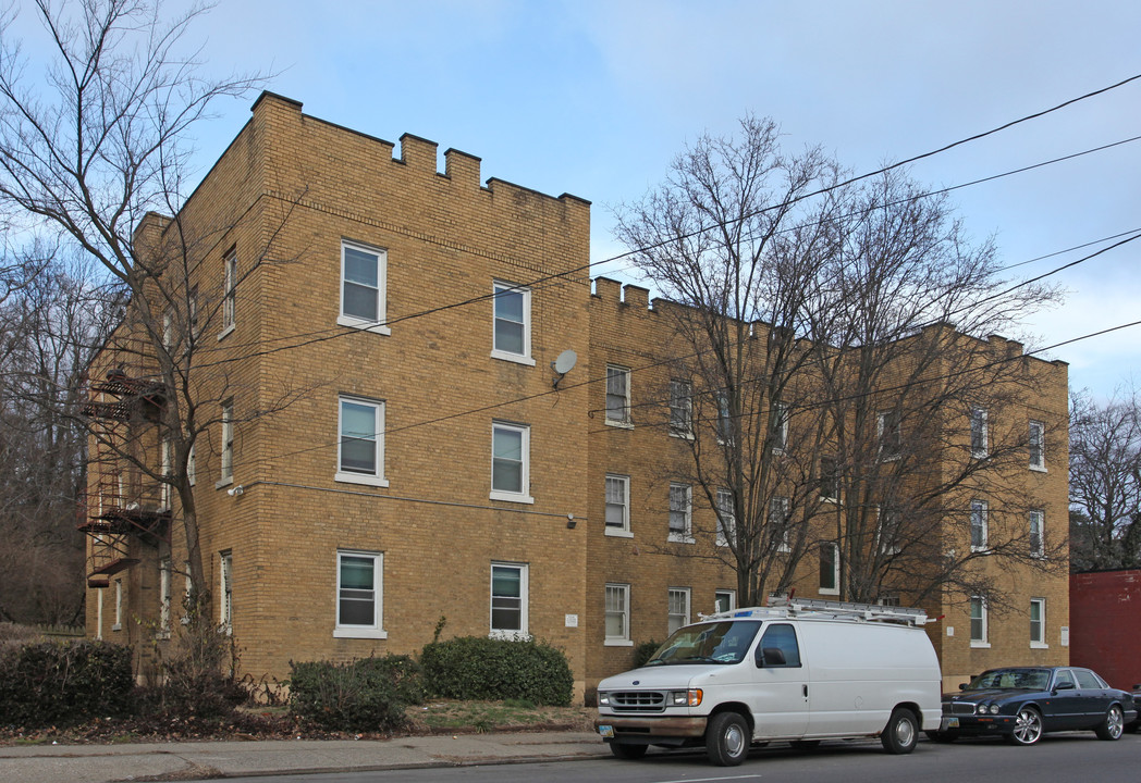 3693 Vine St in Cincinnati, OH - Foto de edificio