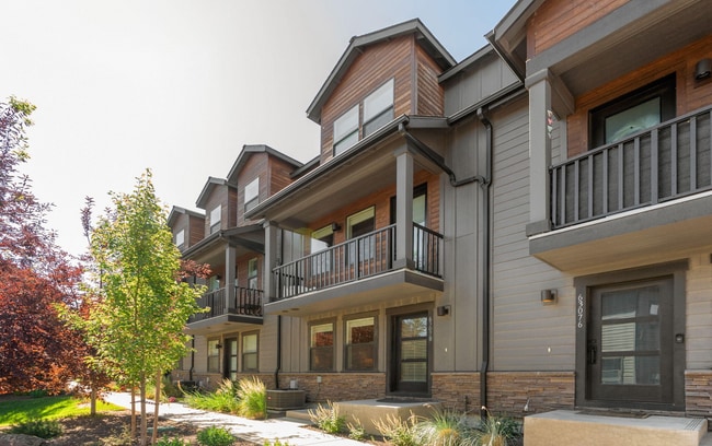 63104 Sophwith Ln, Unit A in Bend, OR - Foto de edificio - Building Photo