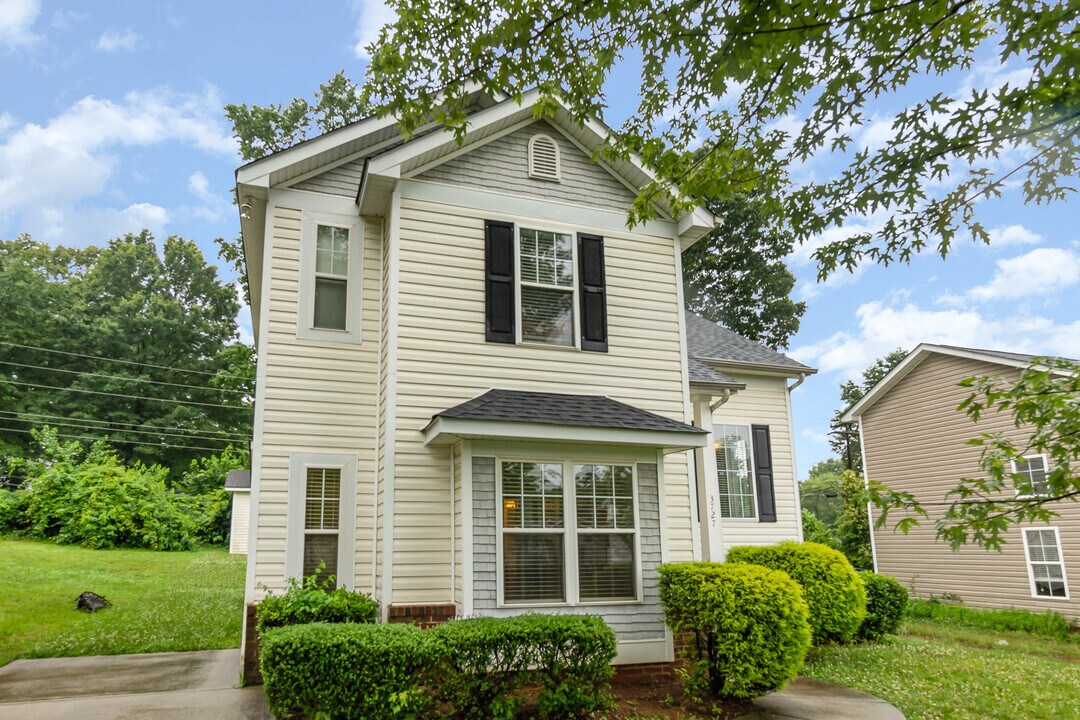 3727 Bullard St in Charlotte, NC - Building Photo