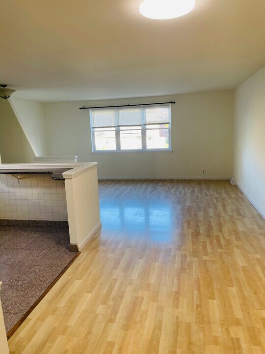 7958 Langdon St, Unit 2 in Philadelphia, PA - Building Photo