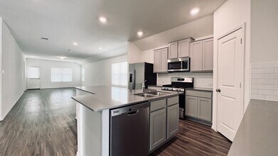 5817 Bellissima Way in Round Rock, TX - Building Photo - Building Photo
