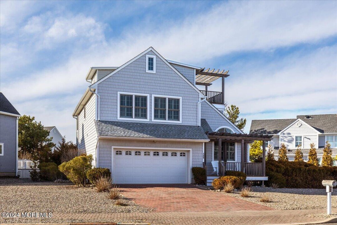 108 Glimmer Glass Cir in Manasquan, NJ - Building Photo