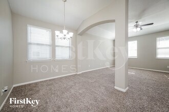 1625 Rd 5102 in Cleveland, TX - Foto de edificio - Building Photo