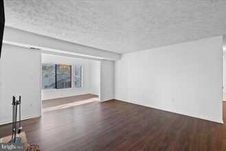 2228 Hunters Run Dr in Reston, VA - Building Photo - Building Photo