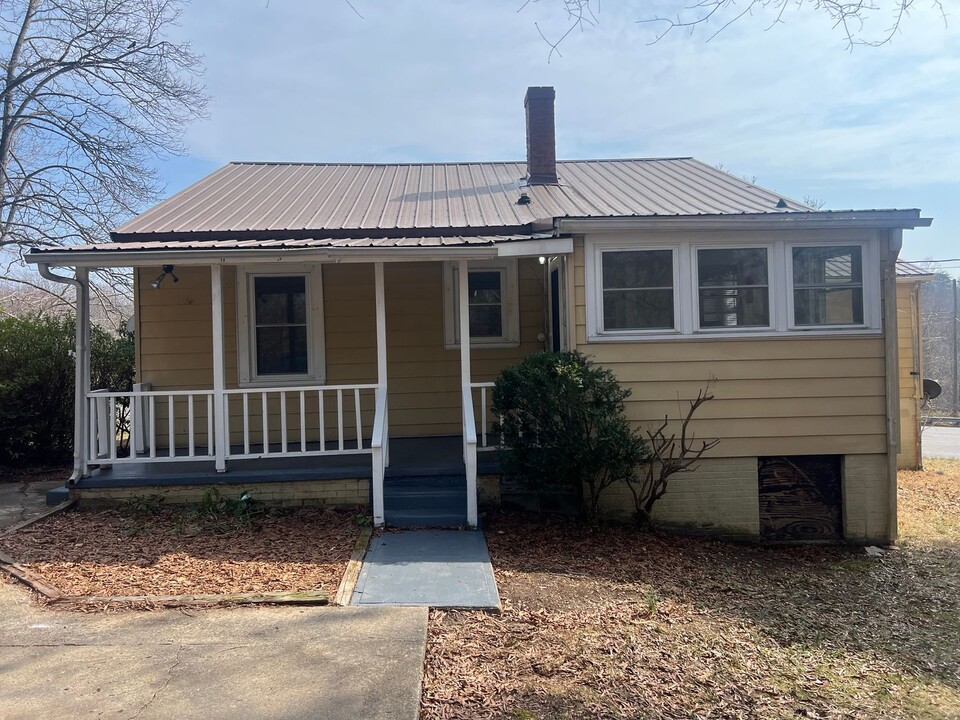 1620 2nd St SW in Hickory, NC - Building Photo