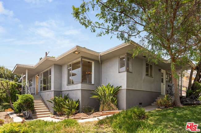 property at 1606 Benton Wy