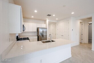 17356 W Smoketree Dr in Surprise, AZ - Building Photo - Building Photo
