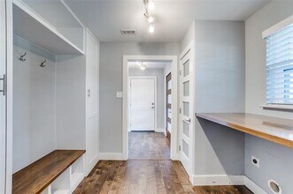 6353 E Lovers Ln in Dallas, TX - Building Photo - Building Photo