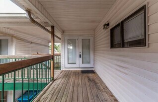 913 St Landry St, Unit #8 in Lafayette, LA - Building Photo