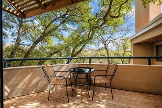 1735 Spyglass Dr in Austin, TX - Foto de edificio - Building Photo