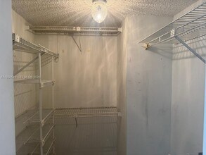 9330 Lagoon Pl in Davie, FL - Building Photo - Building Photo