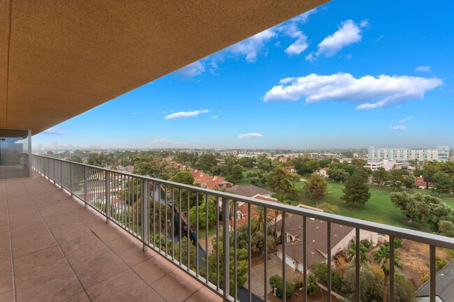 3111 Bel Air Dr in Las Vegas, NV - Building Photo - Building Photo