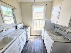 320 N Barcelona St in Pensacola, FL - Building Photo