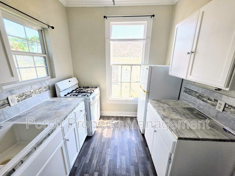 320 N Barcelona St in Pensacola, FL - Building Photo