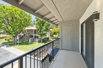 Redlands Park Apartments in Redlands, CA - Foto de edificio - Building Photo