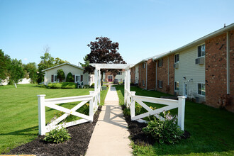 Bradford Manor Apartments in Hamlin, NY - Foto de edificio - Building Photo