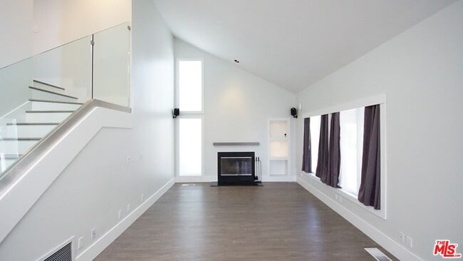 2724 Angelo Dr in Los Angeles, CA - Foto de edificio - Building Photo