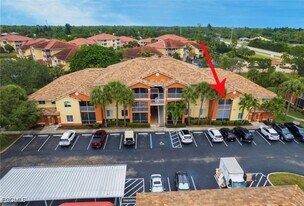 6461 Aragon Way in Ft. Myers, FL - Building Photo