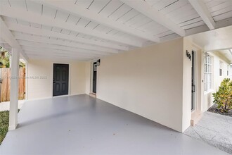 1601 SW 32nd Pl in Fort Lauderdale, FL - Building Photo - Building Photo