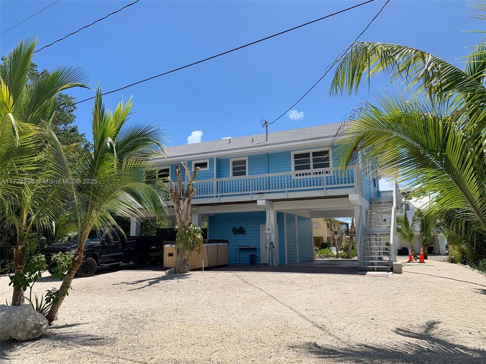 6 Oleander Ave in Key Largo, FL - Building Photo