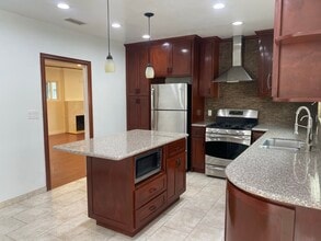 1284 N Sierra Bonita Ave in Pasadena, CA - Building Photo - Building Photo