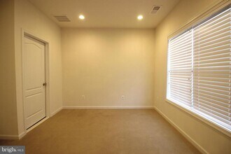 43125 Shore Square in Ashburn, VA - Building Photo - Building Photo