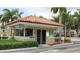 18335 NW 68th Ave, Unit I4 in Hialeah, FL - Building Photo