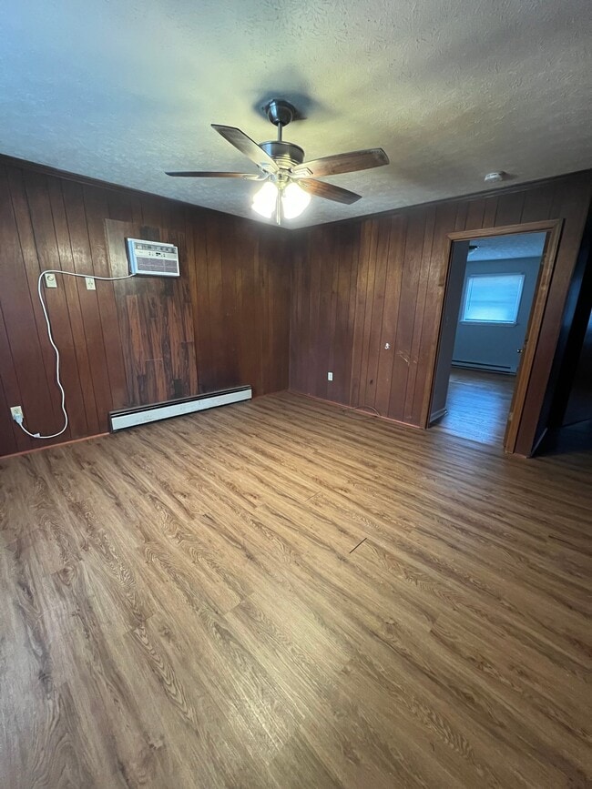 1244 Crewdson Dr in Bowling Green, KY - Foto de edificio - Building Photo