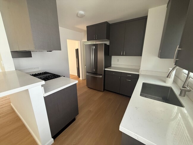 612 El Redondo Ave, Unit Newly Renovated 2-Bedroom
