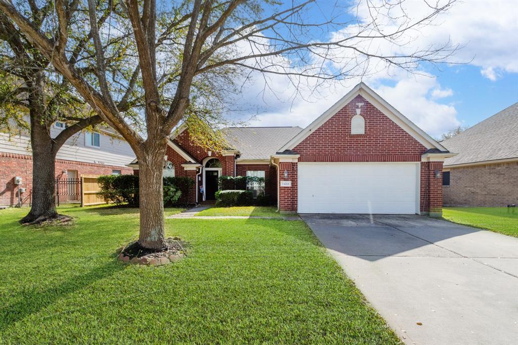 13015 Turnbridge Trail in Houston, TX - Building Photo