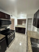 4121 Stirling Rd in Davie, FL - Building Photo - Building Photo