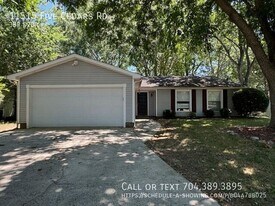 11515 5 Cedars Rd in Charlotte, NC - Building Photo