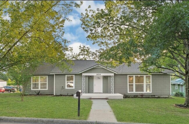 1930 Ave P in Huntsville, TX - Building Photo - Building Photo