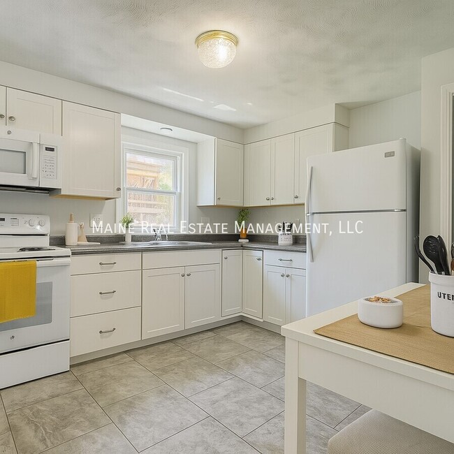 7 Gilchrest St, Unit 5 in Thomaston, ME - Building Photo - Building Photo