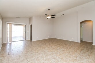 8556 W Sonora St in Tolleson, AZ - Foto de edificio - Building Photo