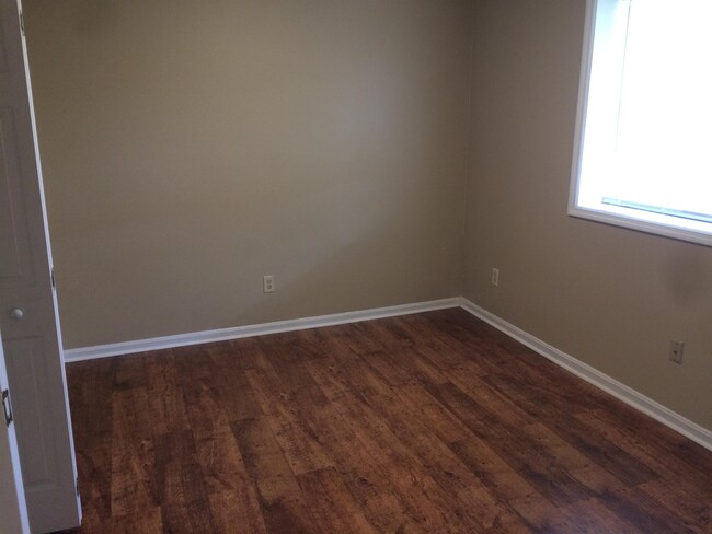 1644 Foxhaven Dr-Unit -27 in Richmond, KY - Foto de edificio - Building Photo