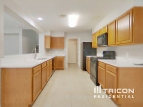 6811 Rustic Pecan Ln in Houston, TX - Building Photo - Building Photo
