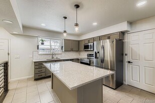5418 S Huron St, Unit 200 in Littleton, CO - Building Photo