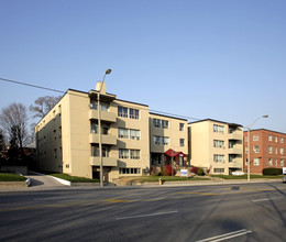 896 Eglinton Ave E in Toronto, ON - Building Photo - Building Photo