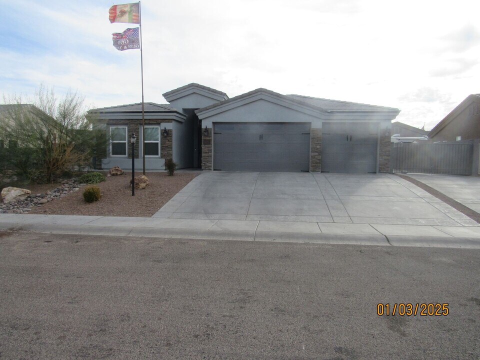 2244 Dollarhide Dr in Kingman, AZ - Building Photo