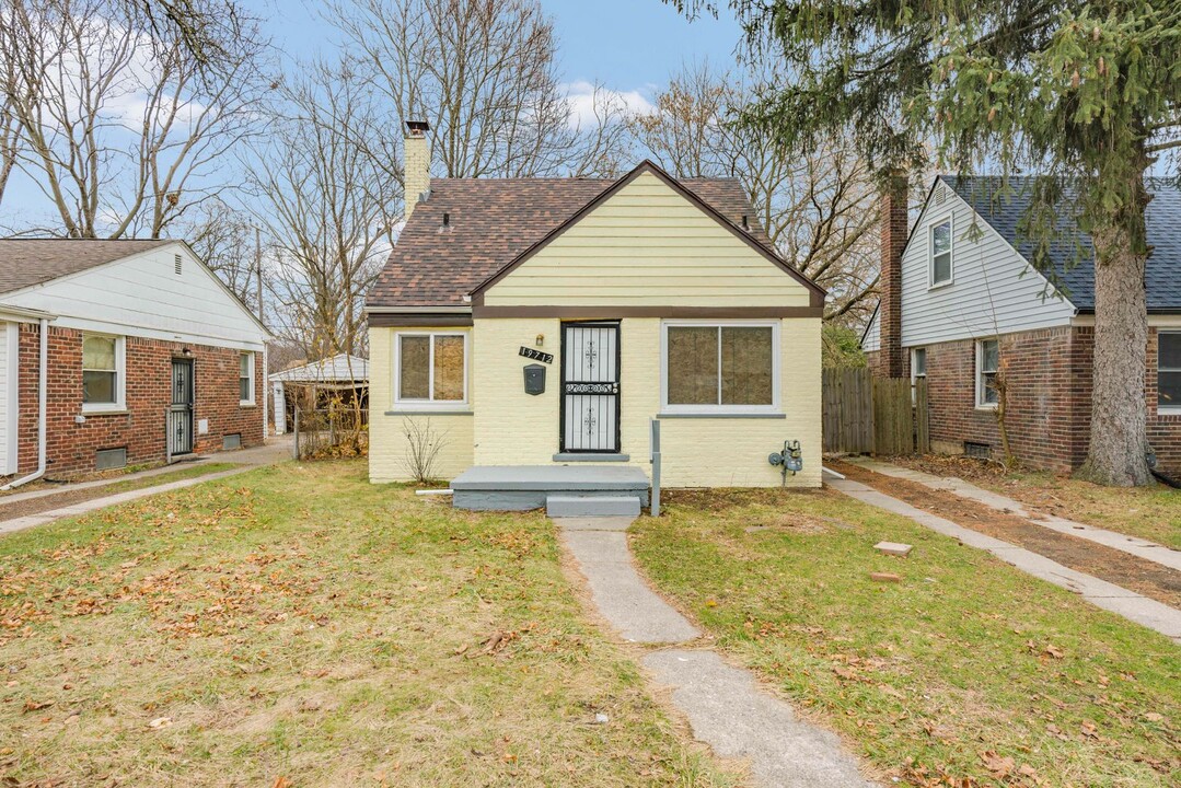 19712 Lahser Rd in Detroit, MI - Building Photo