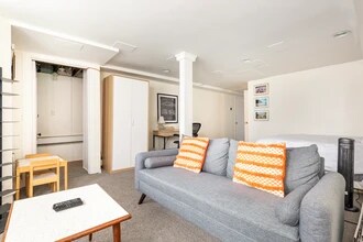 540 S Taylor Ave, Unit Garden Studio in Oak Park, IL - Foto de edificio - Building Photo