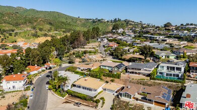 17921 Vicino Way in Los Angeles, CA - Building Photo - Building Photo
