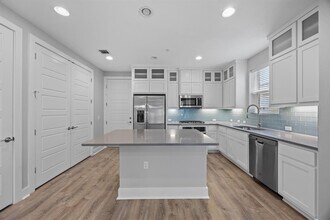 2222 Simond Ave in Austin, TX - Building Photo - Building Photo