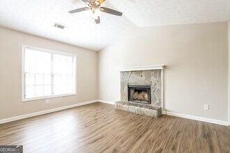 4272 Falcon Crest Dr in Flowery Branch, GA - Building Photo - Building Photo
