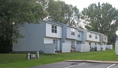Heritage Park Apartments in Webster, NY - Building Photo - Building Photo