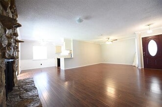 8945 Flicker Ln in Dallas, TX - Building Photo - Building Photo