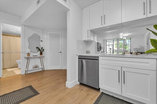 1234 S Military Trail in Deerfield Beach, FL - Building Photo - Building Photo