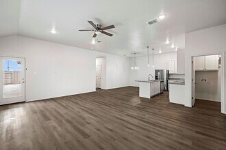 7001 40th St in Lubbock, TX - Foto de edificio - Building Photo